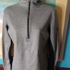 NIKE✔ PRO Women's Sweatshirt. M. w/ thumb holes!
